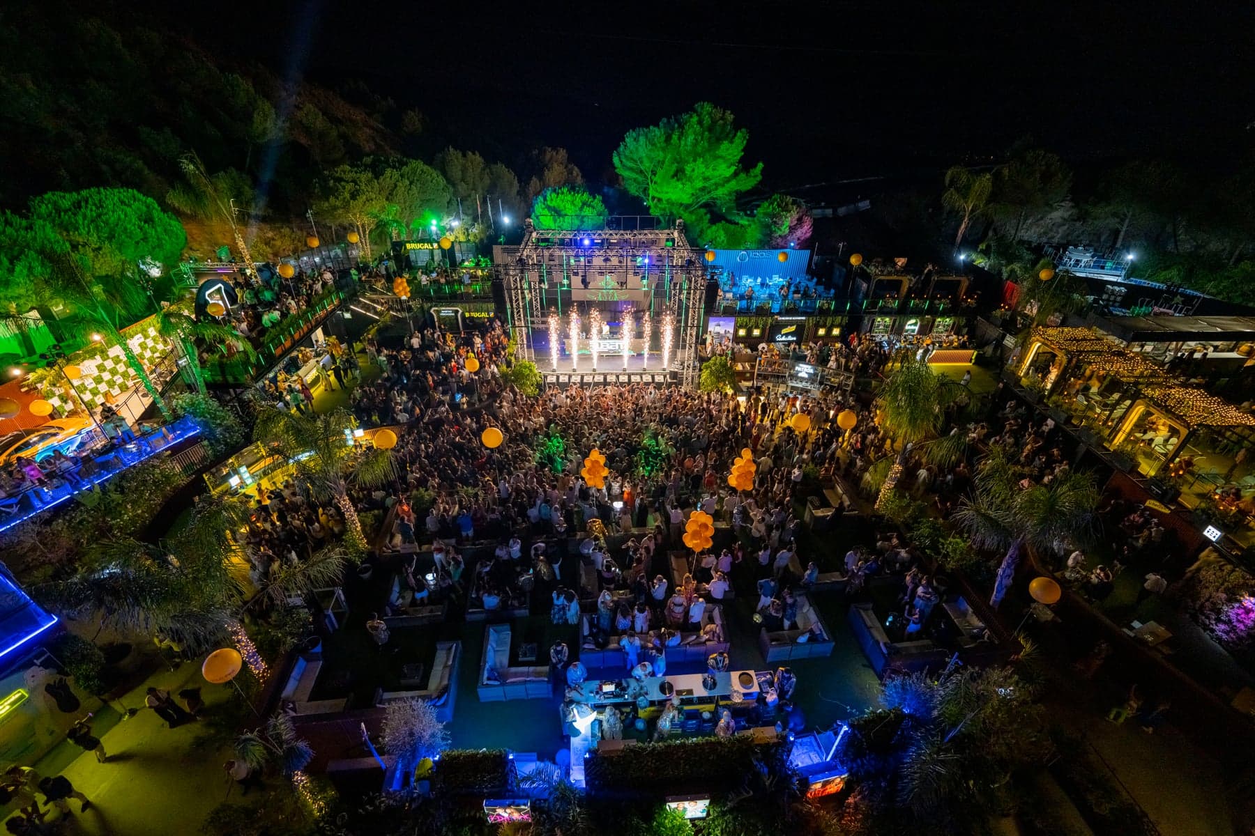 Vista aérea del jardín del club