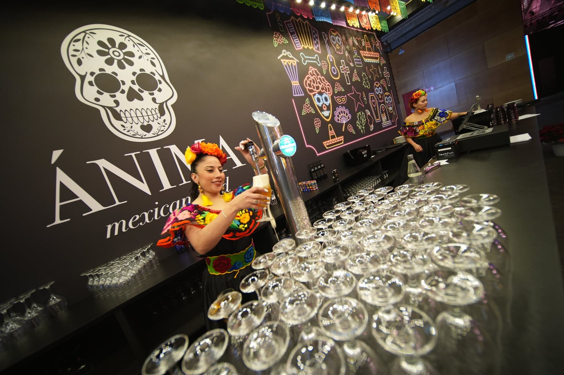Coctelería mexicana en la barra de Ánima