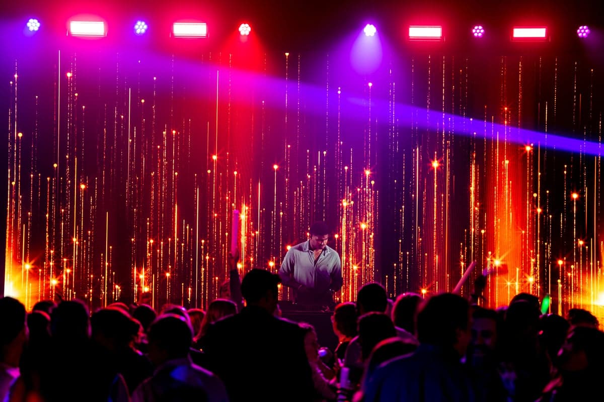 Escenario con producción de luces