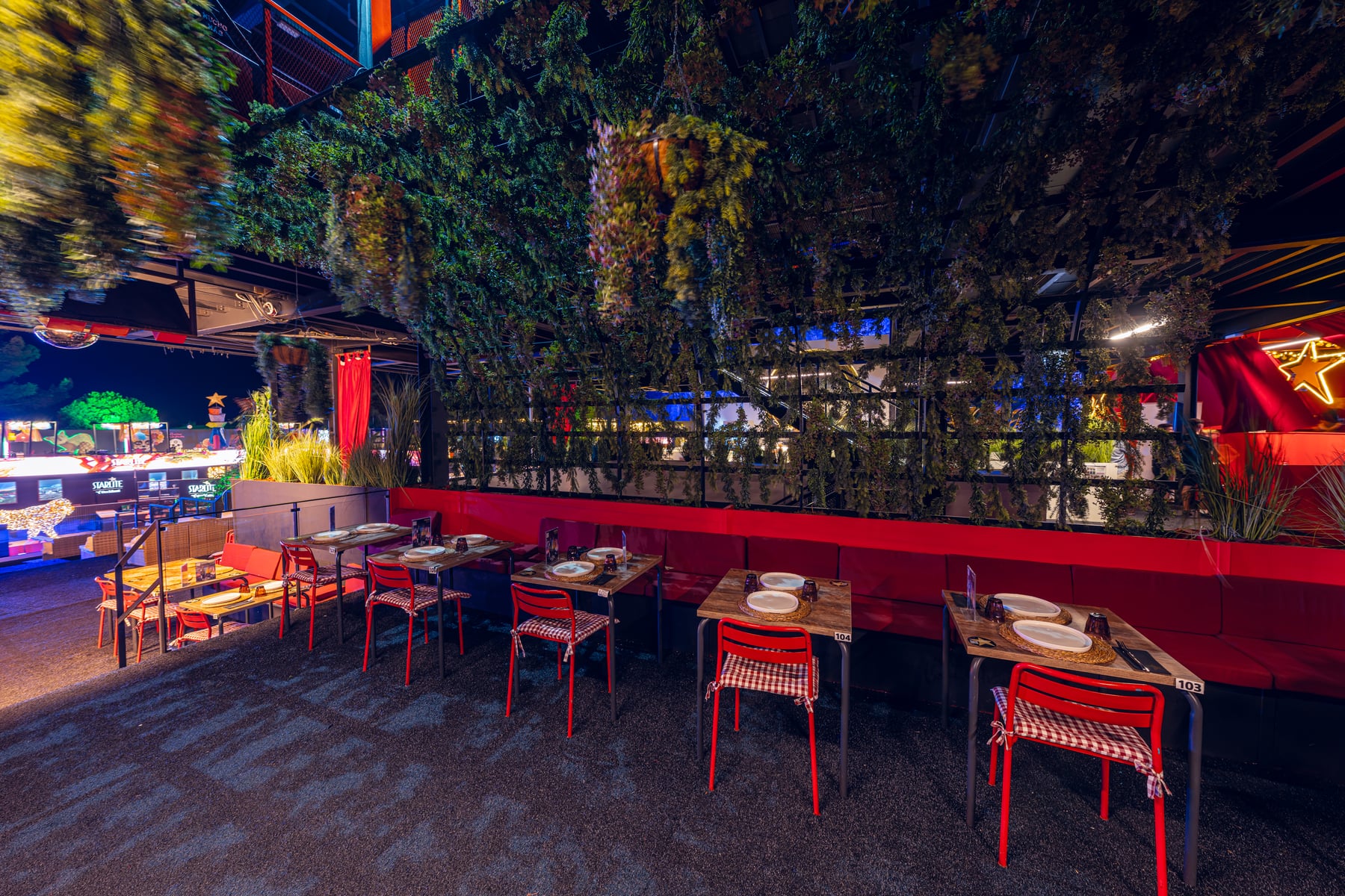 Terraza nocturna de Raffaella